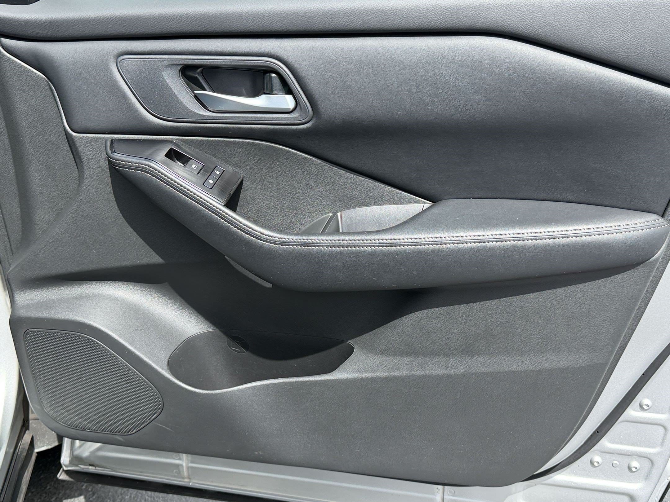 2025 Nissan Rogue SV - Photo 35