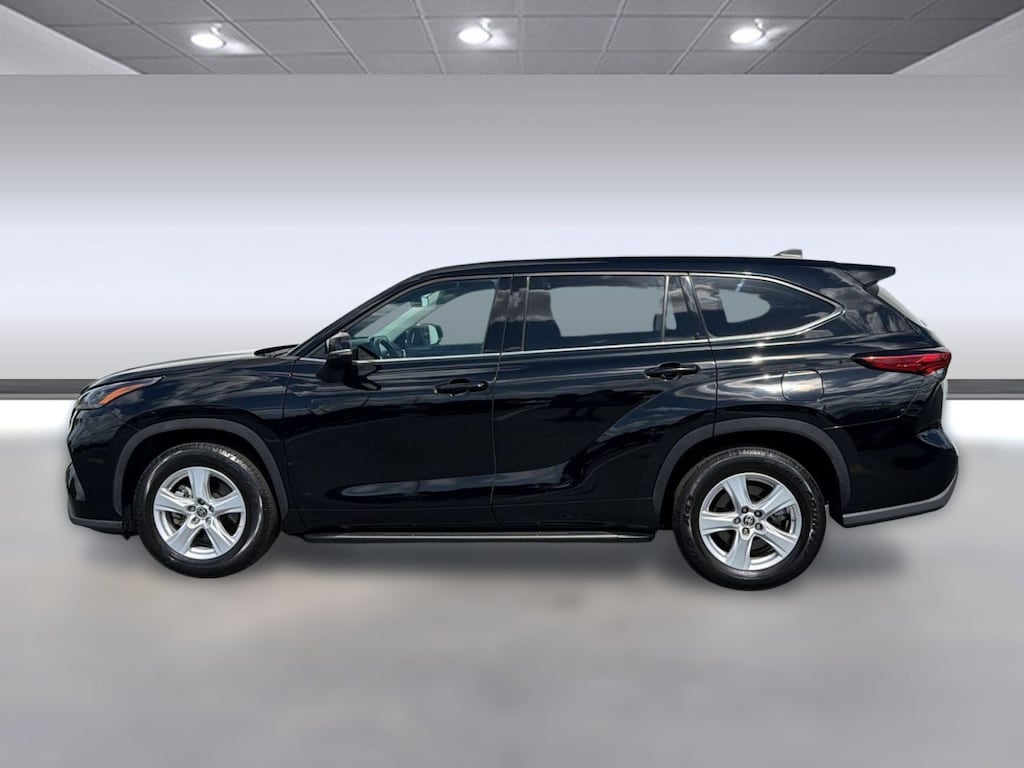 Used 2022 Toyota Highlander Highlander LE (LE FWD (Natl)) SUV