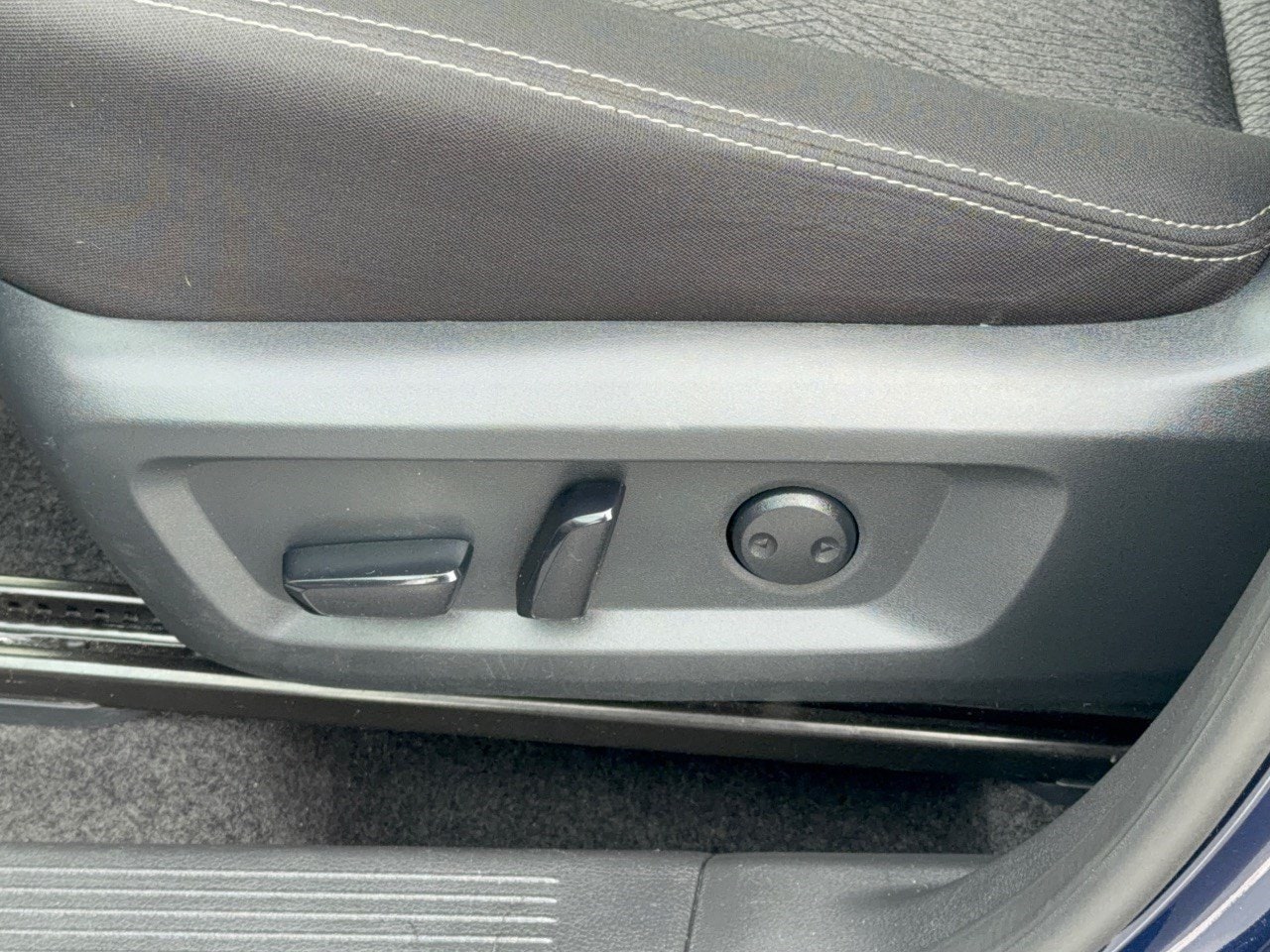 2025 Nissan Rogue SV - Photo 16