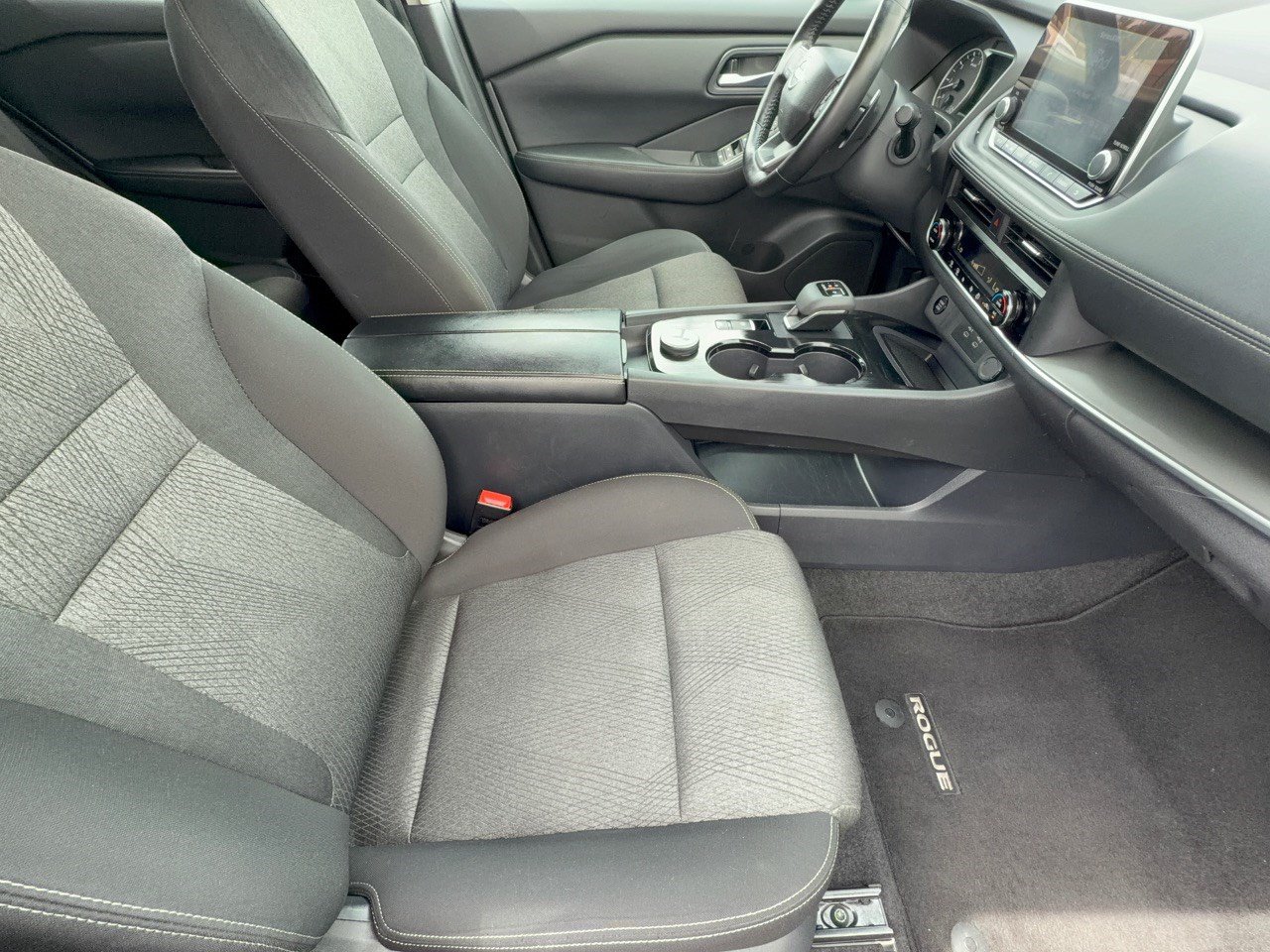 2025 Nissan Rogue SV - Photo 30