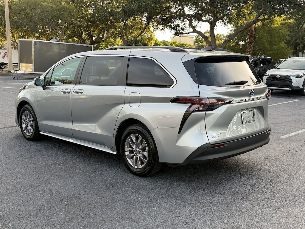 Used 2025 Toyota Sienna Sienna XLE (XLE FWD 8-Passenger (Natl)) Van Passenger Van
