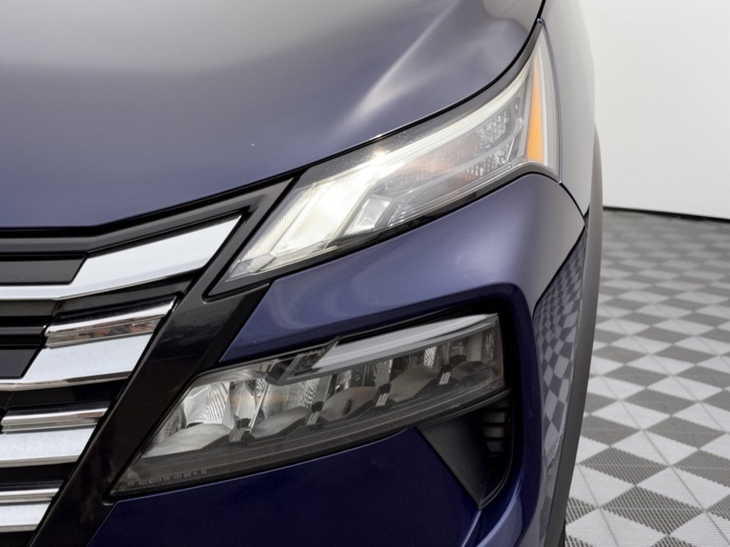 2025 Nissan Rogue SV - Photo 12