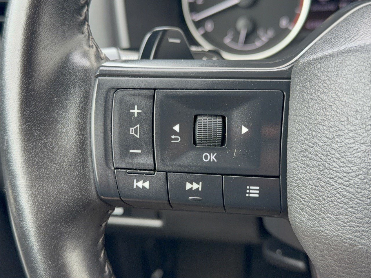 2025 Nissan Rogue SV - Photo 18