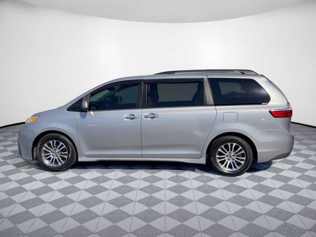 Used 2018 Toyota Sienna Sienna XLE 8 Passenger (XLE FWD 8-Passenger (Natl) Van Passenger Van