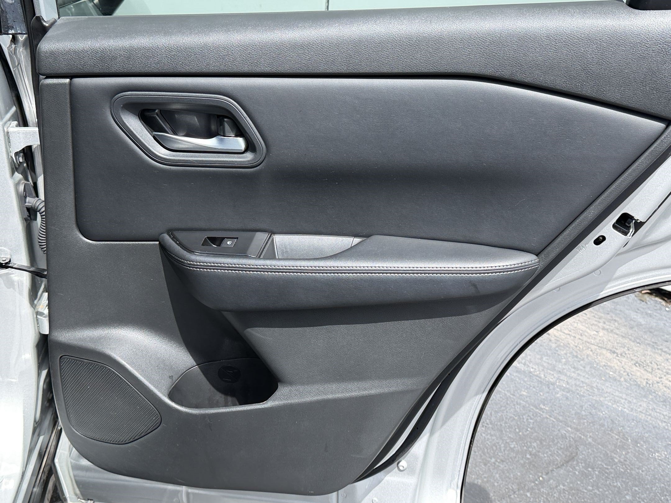 2025 Nissan Rogue SV - Photo 15