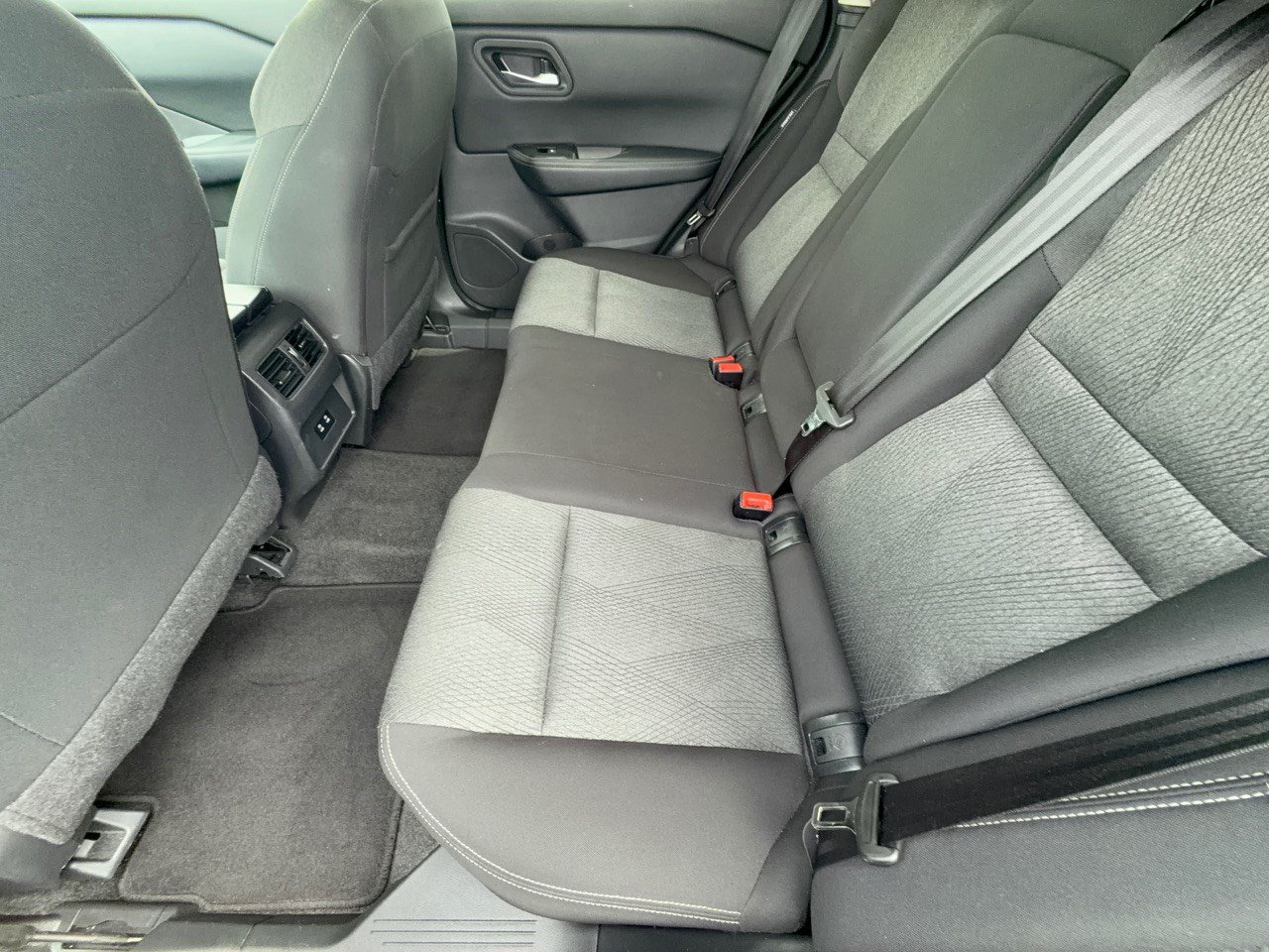 2025 Nissan Rogue SV - Photo 25