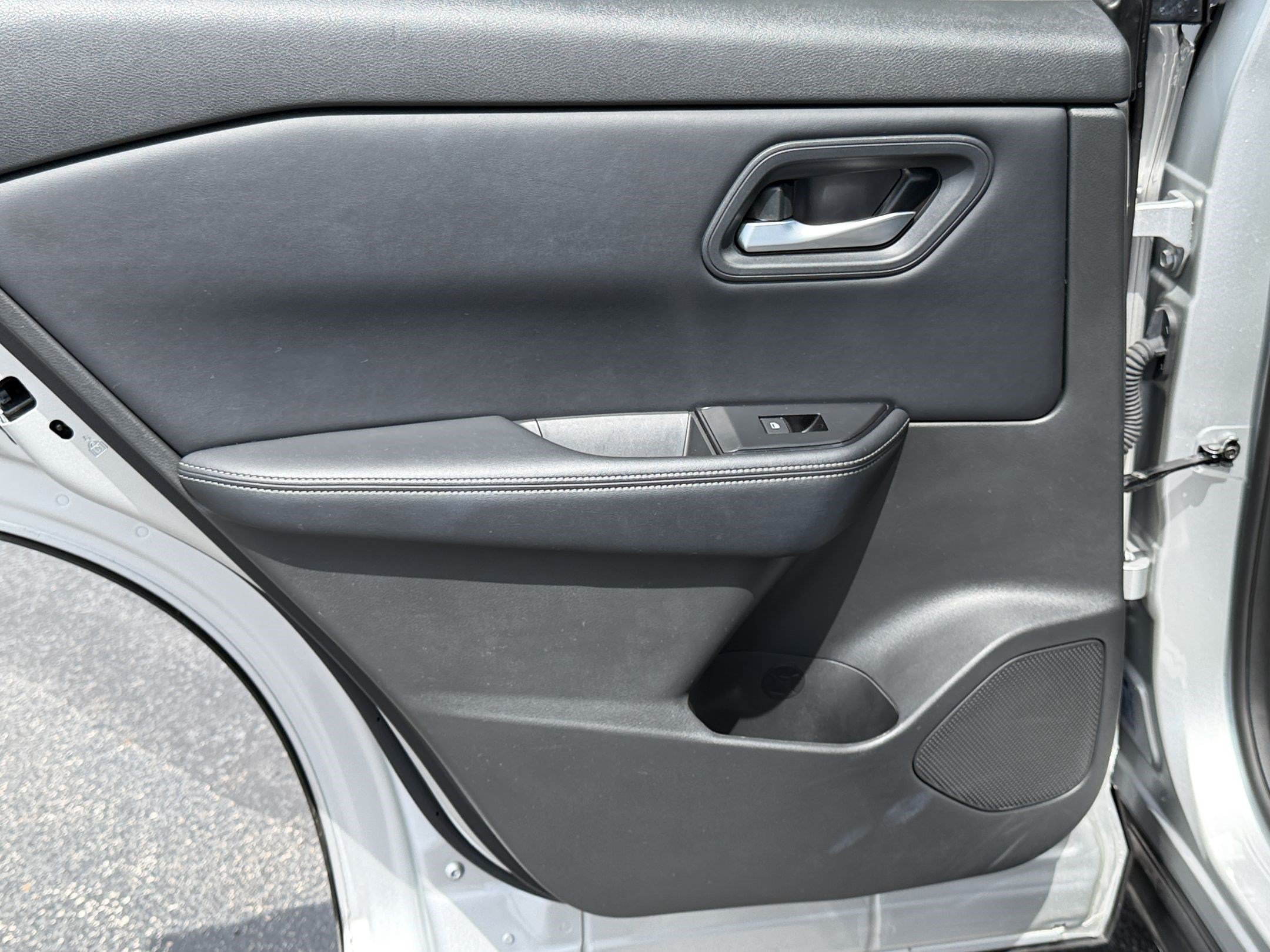 2025 Nissan Rogue SV - Photo 33