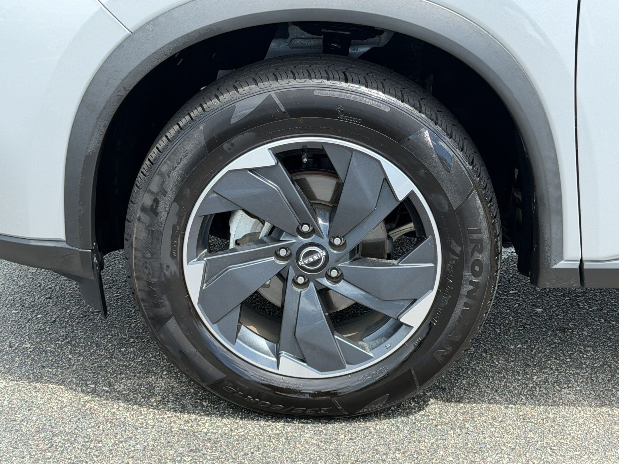 2025 Nissan Rogue SV - Photo 13