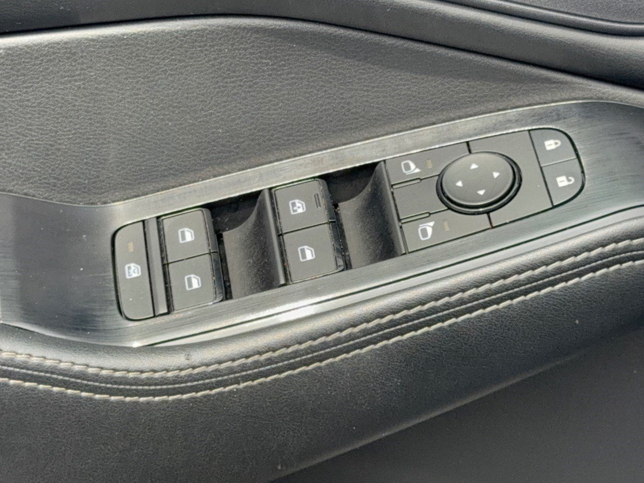 2025 Nissan Rogue SV - Photo 15