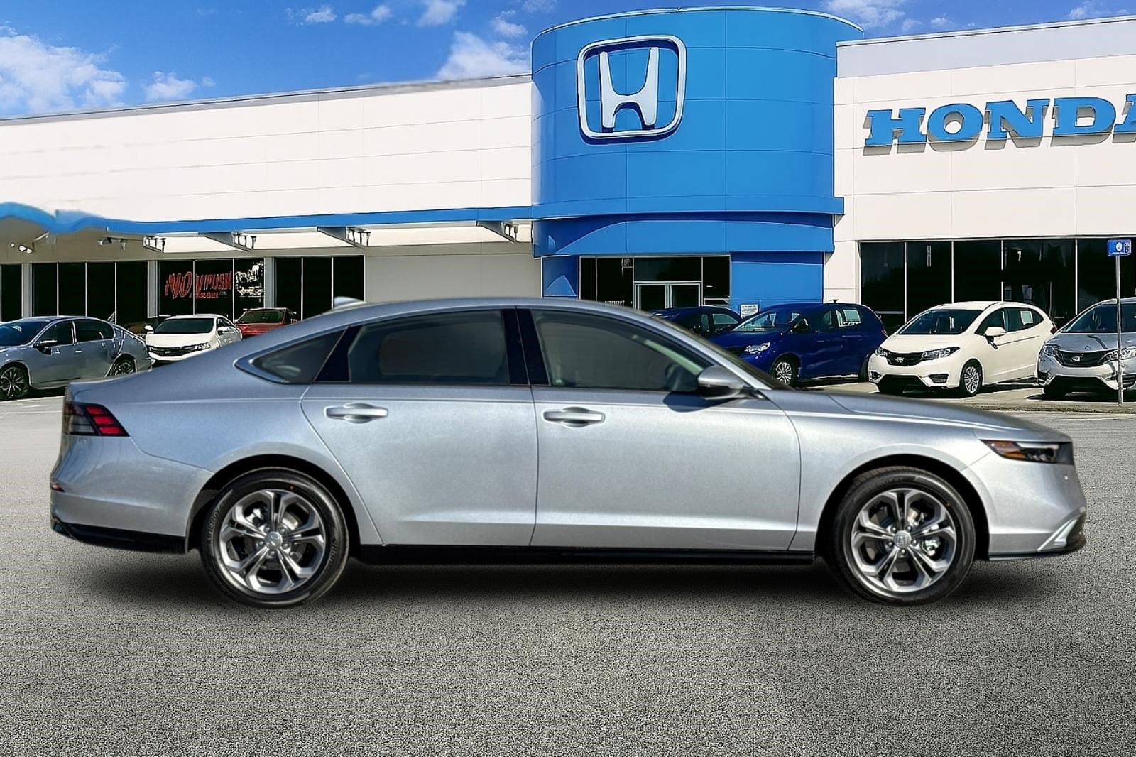 2026 Honda Accord Hybrid EX-L - Photo 7