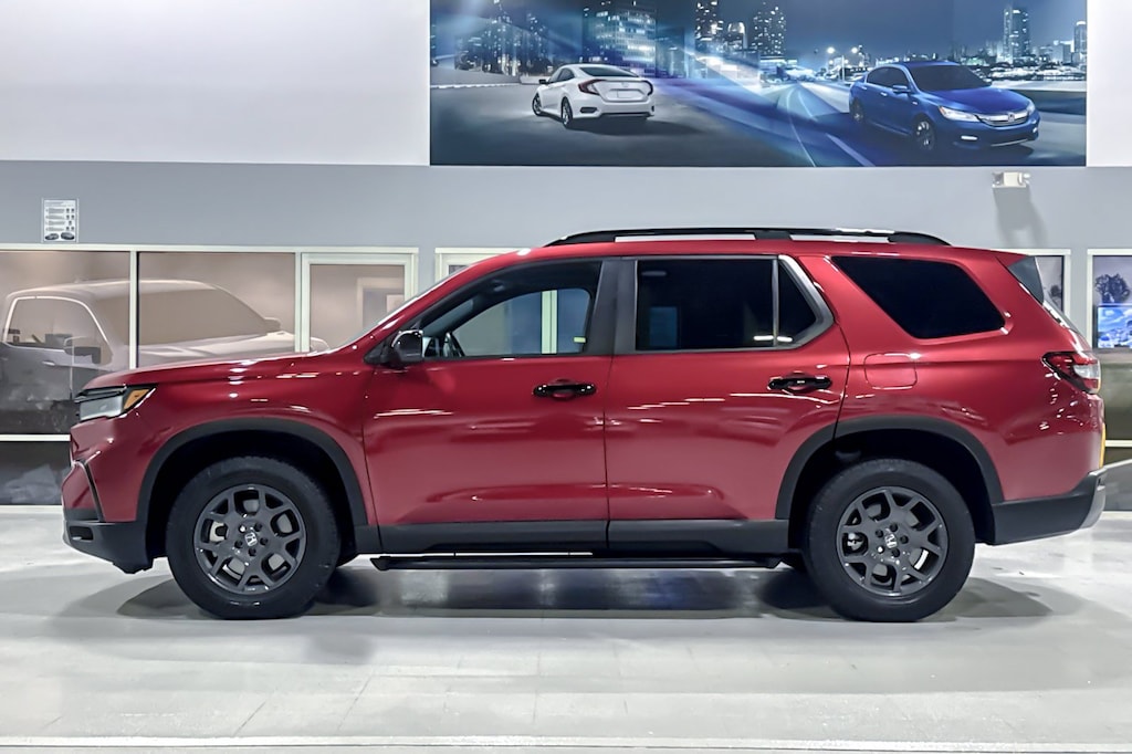 Used 2023 Honda Pilot TrailSport SUV