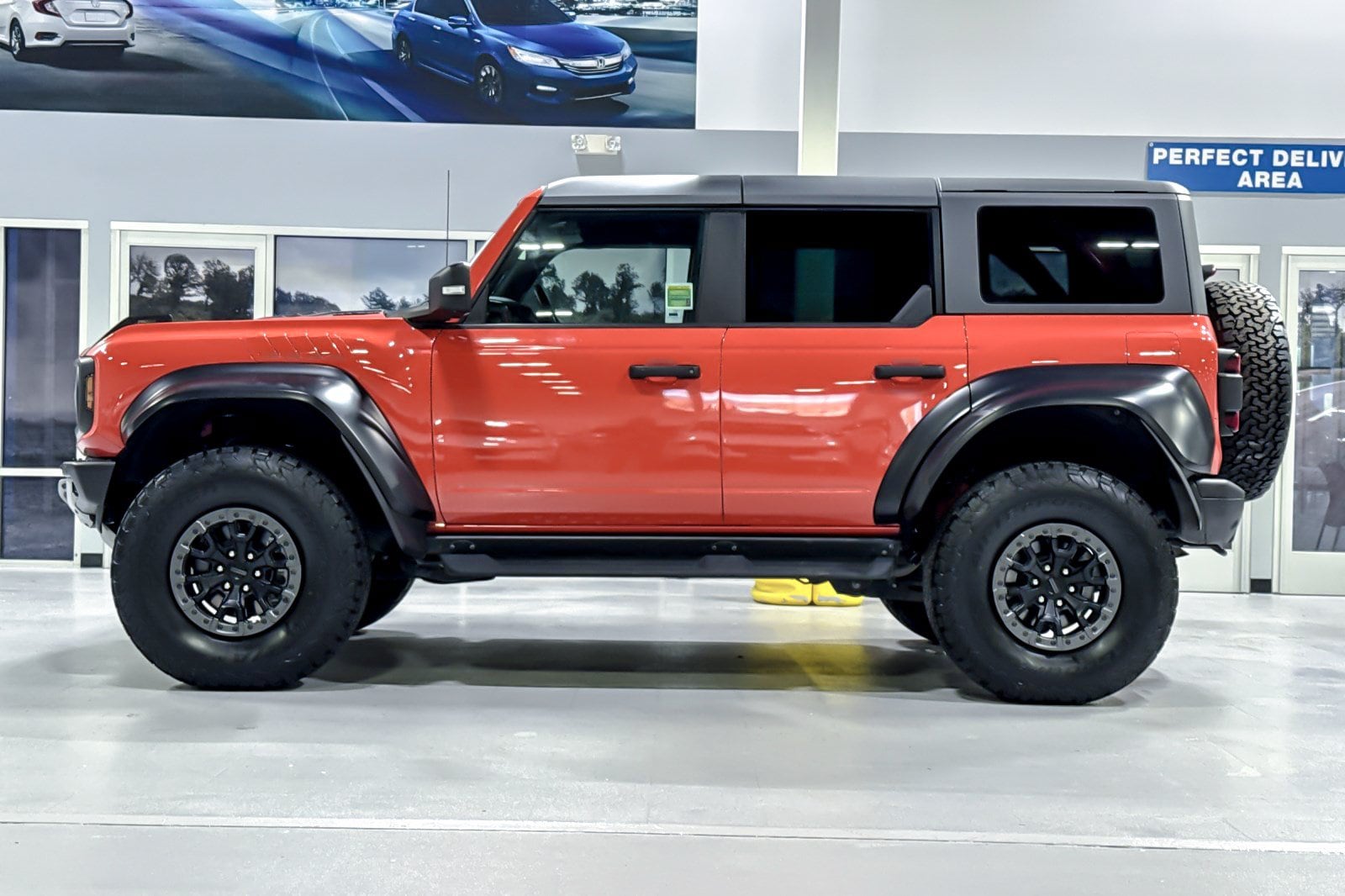 2023 Ford Bronco 4-Door Raptor - Photo 2