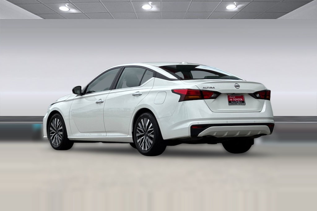 Used 2025 Nissan Altima SV Sedan