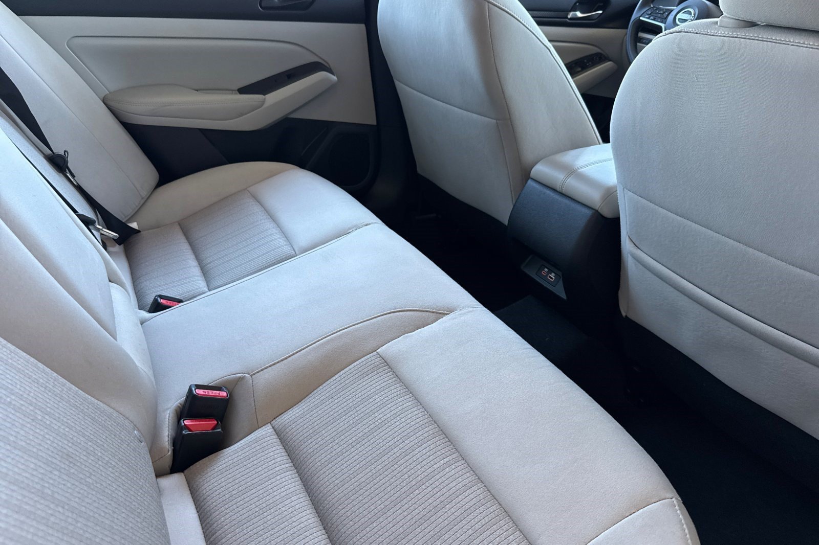 2025 Nissan Altima SV - Photo 31