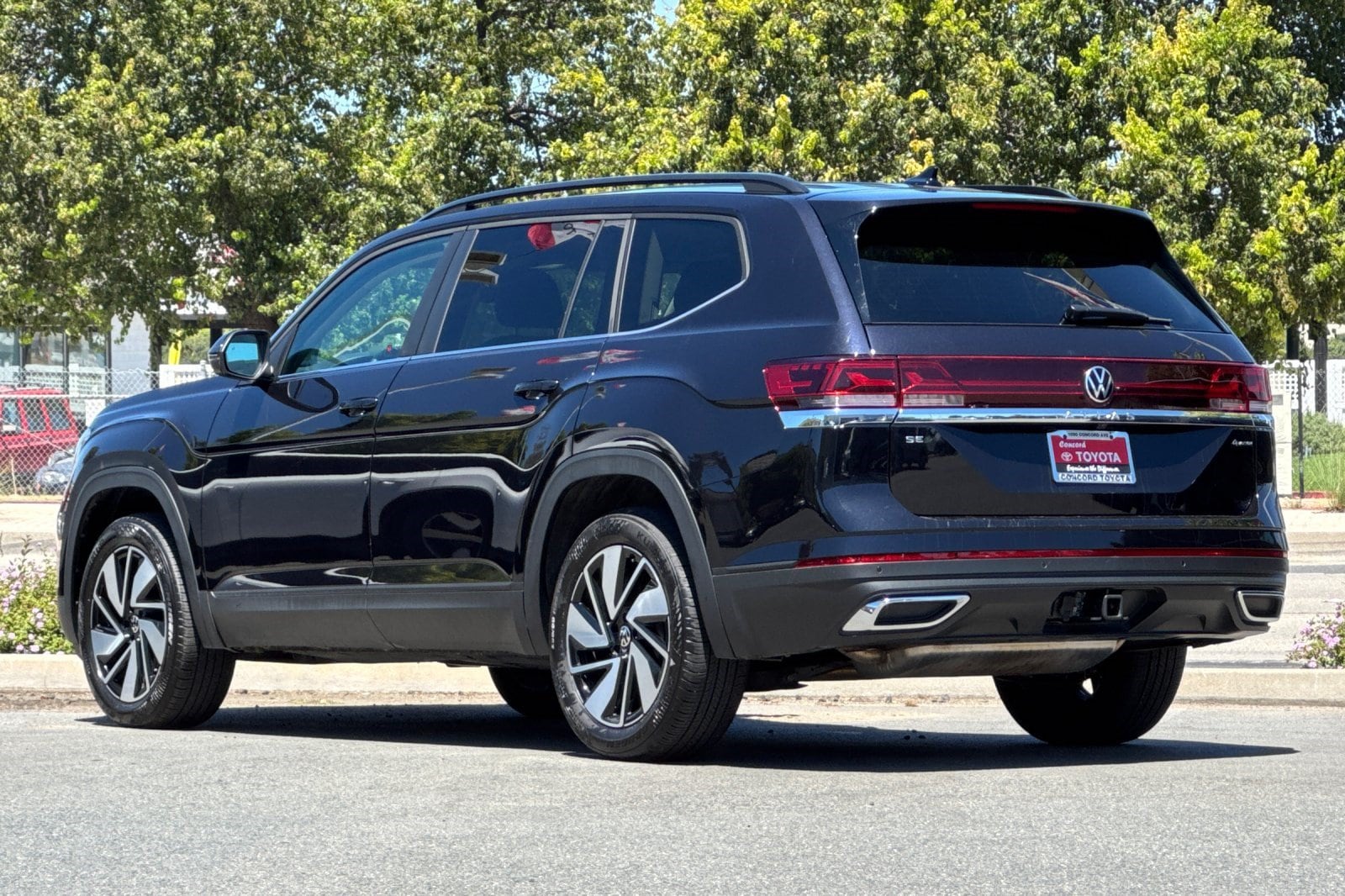 2026 Volkswagen Atlas SE w/Tech - Photo 3