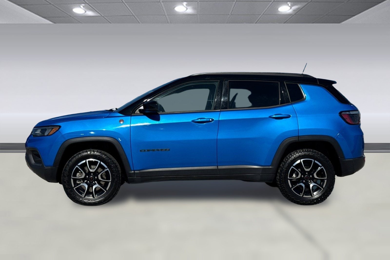2025 Jeep Compass Trailhawk - Photo 2