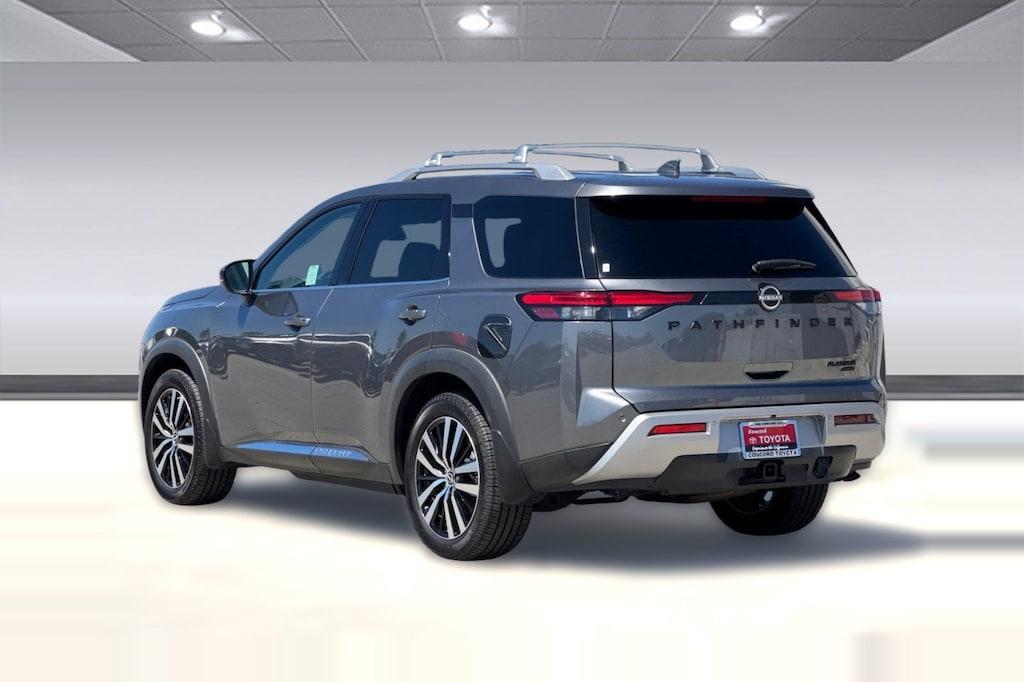Used 2024 Nissan Pathfinder Platinum SUV