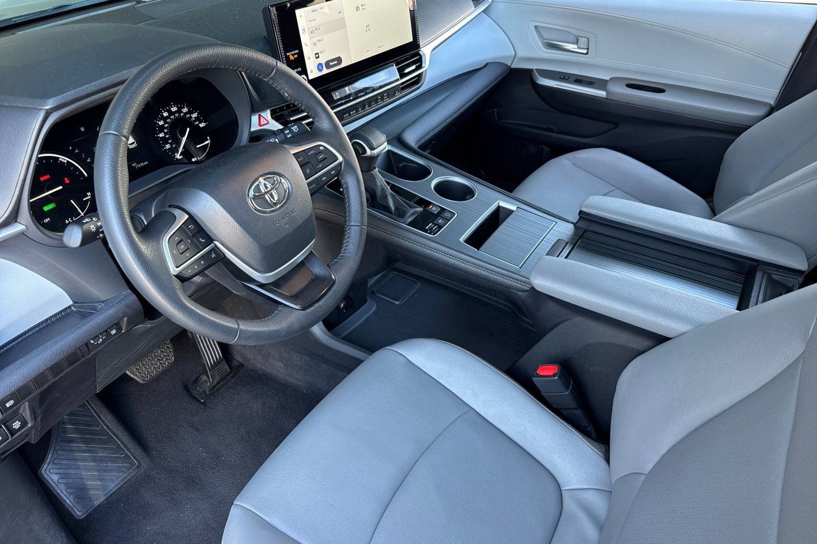 Used 2026 Toyota Sienna XLE Van Passenger Van