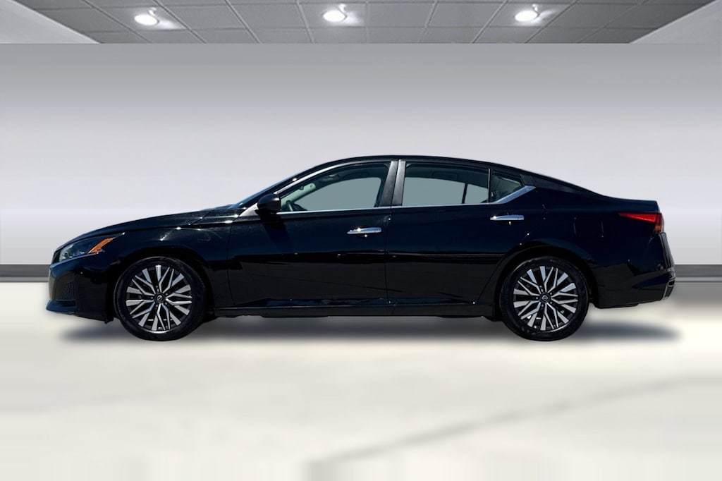 Used 2025 Nissan Altima SV Sedan