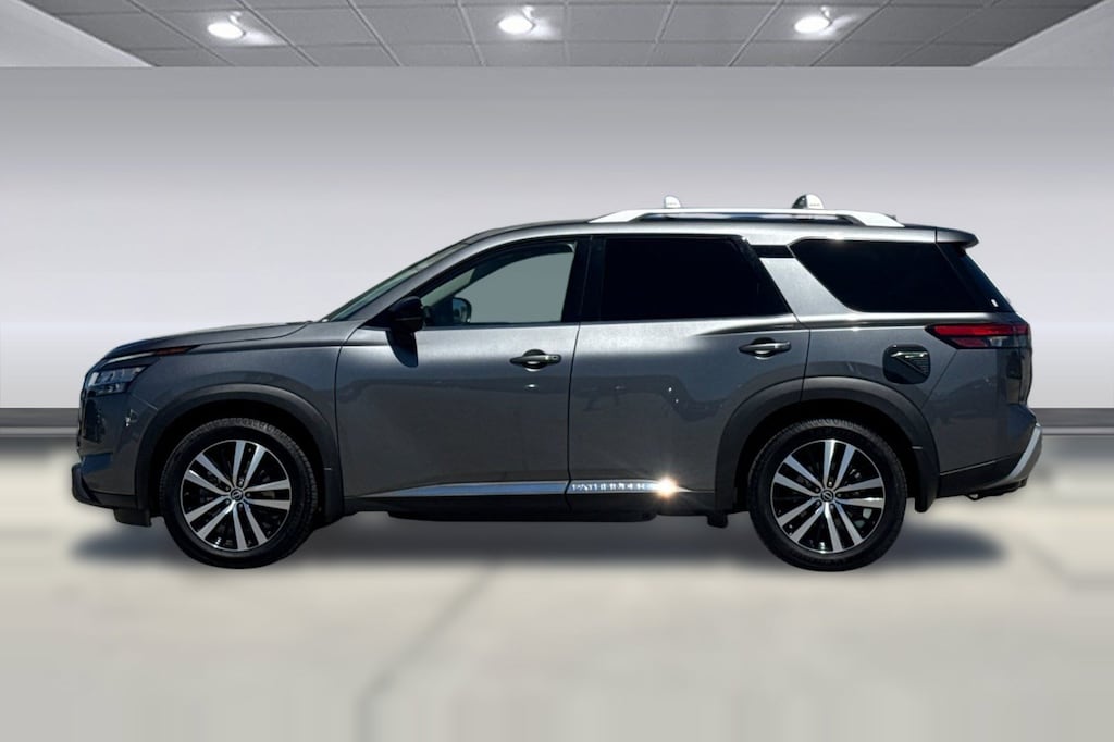 Used 2024 Nissan Pathfinder Platinum SUV