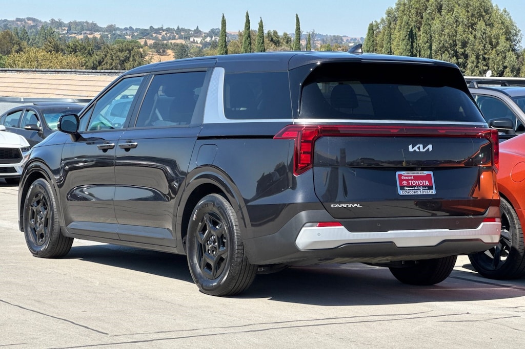 Used 2026 Kia Carnival LXS Van Passenger Van