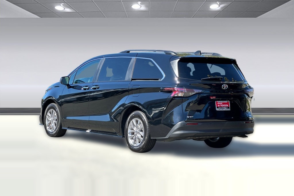 Used 2026 Toyota Sienna XLE Van Passenger Van