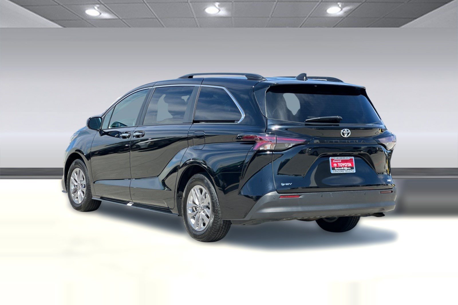 Used 2026 Toyota Sienna XLE Van Passenger Van