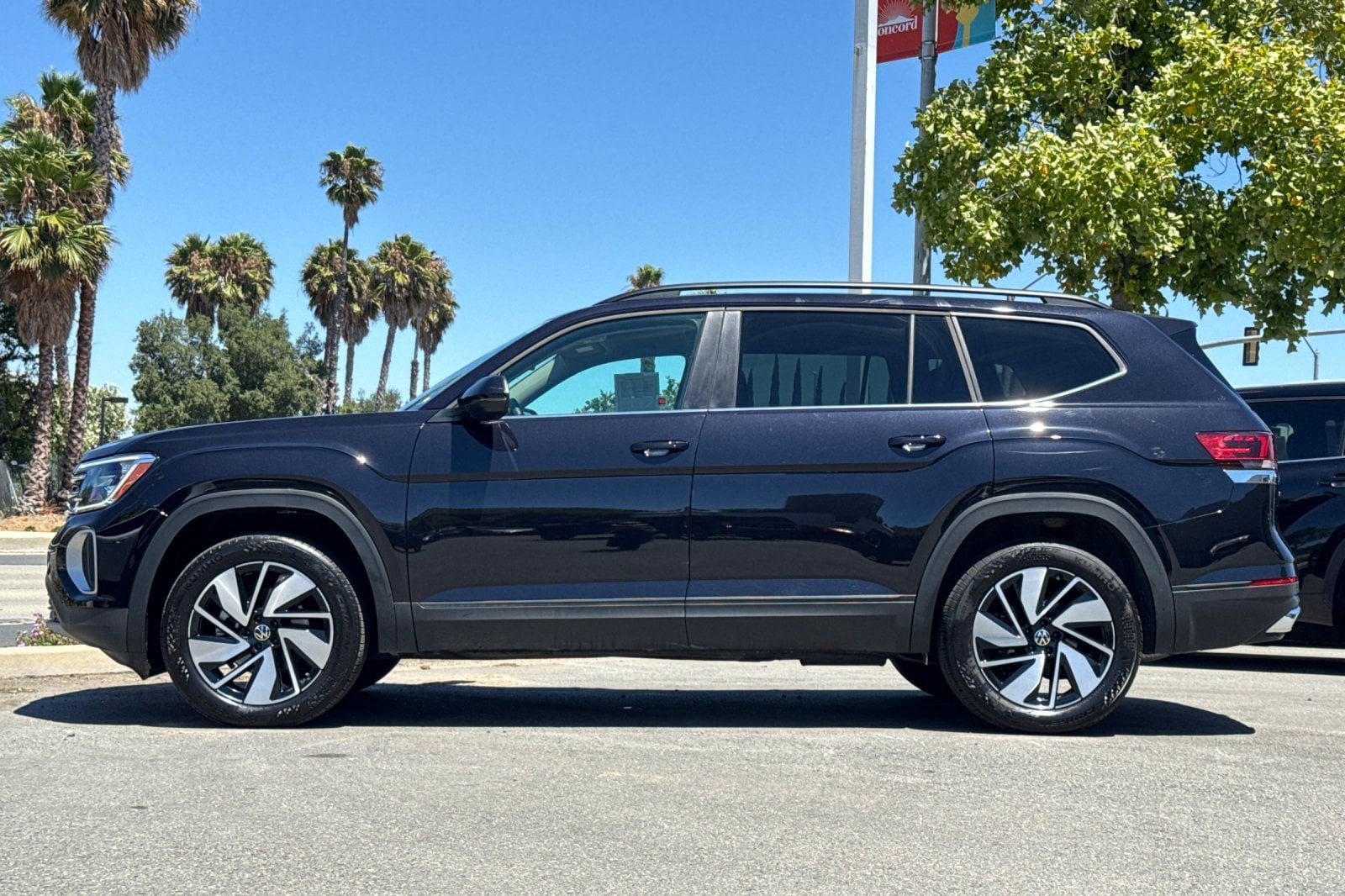 2026 Volkswagen Atlas SE w/Tech - Photo 2