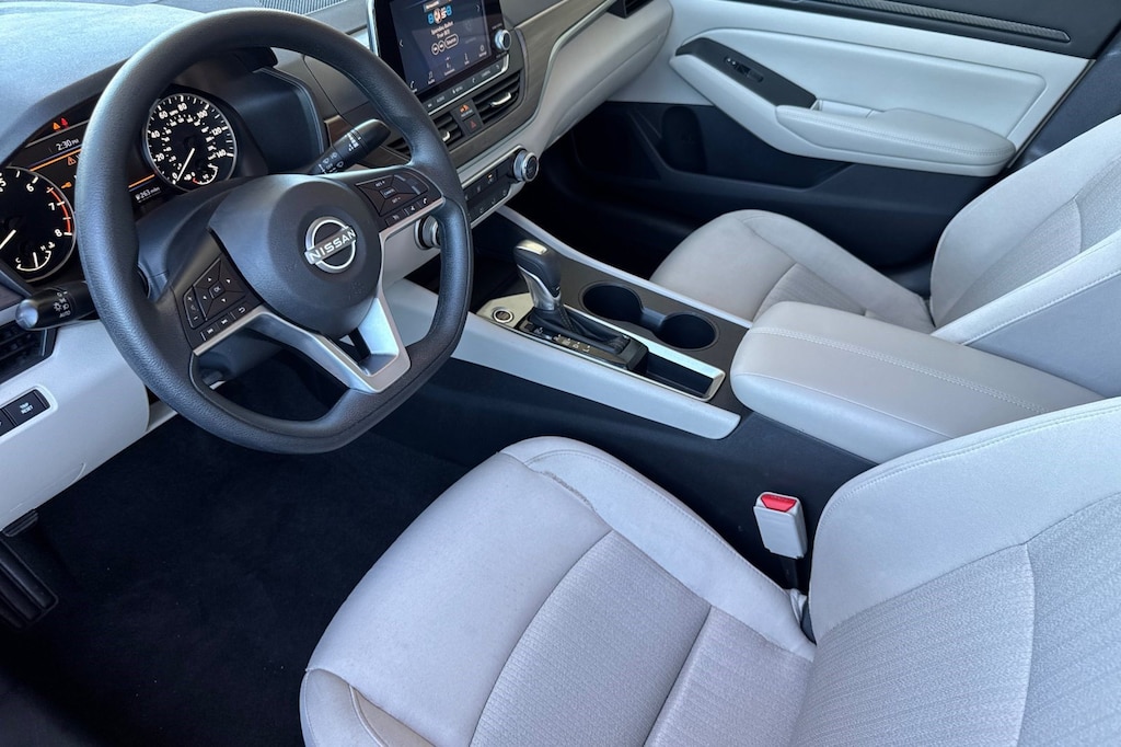 Used 2025 Nissan Altima SV Sedan