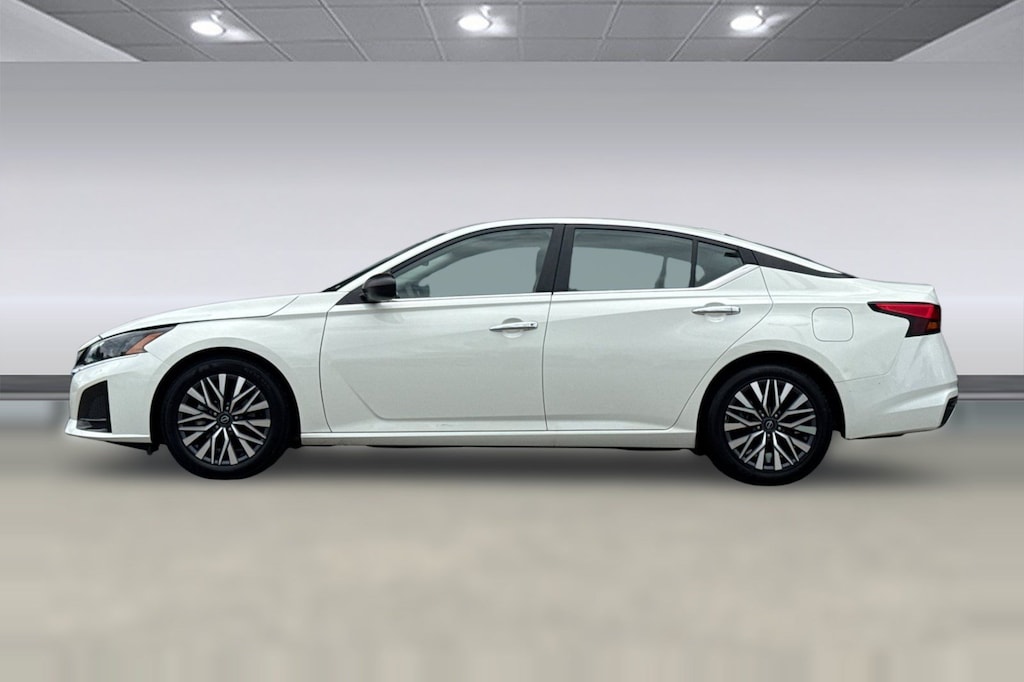 Used 2025 Nissan Altima SV Sedan