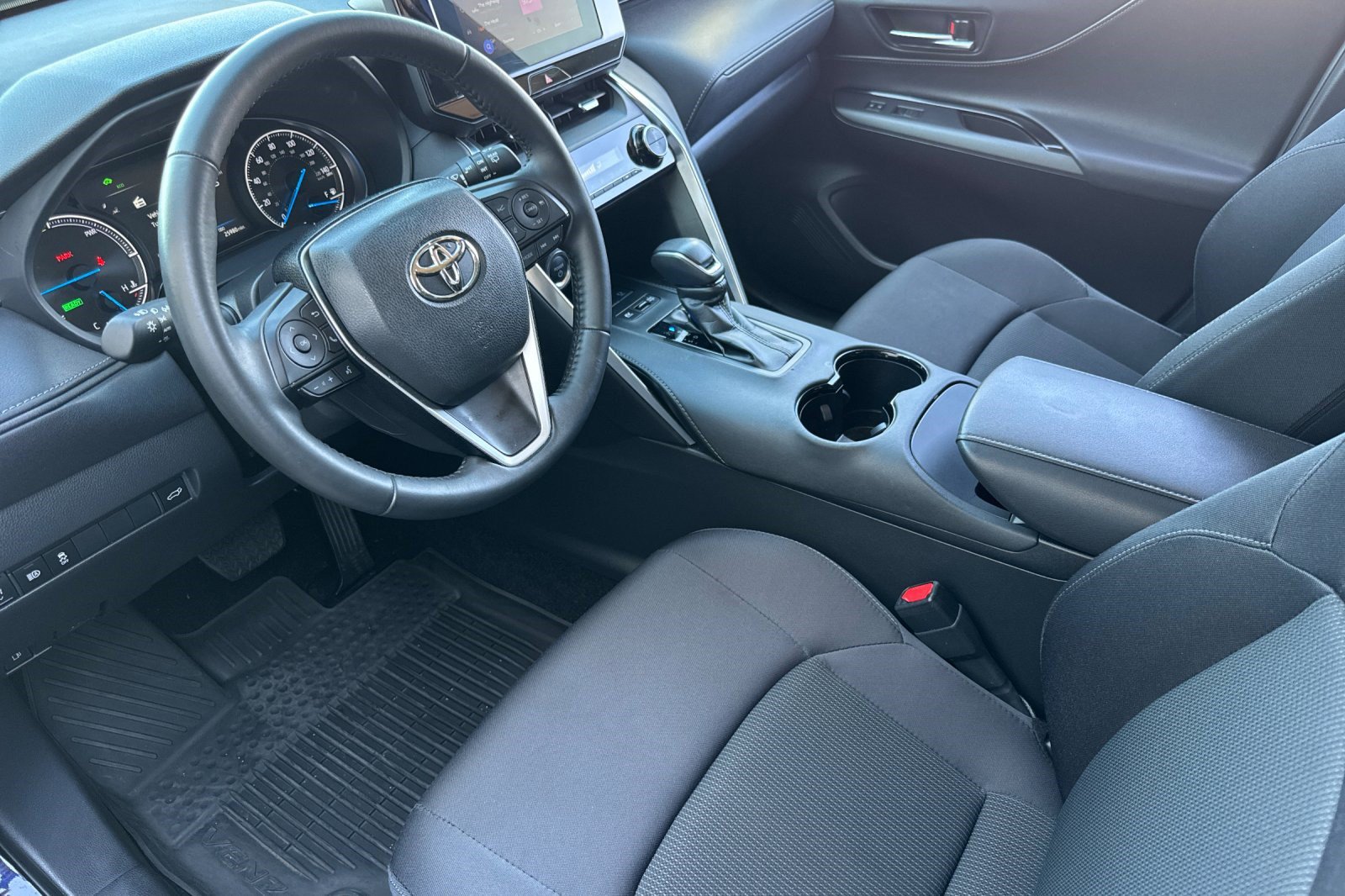 Used 2024 Toyota Venza LE SUV
