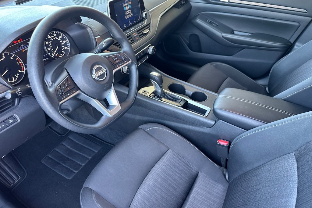 Used 2025 Nissan Altima SV Sedan