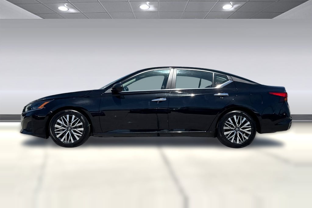 Used 2025 Nissan Altima SV Sedan