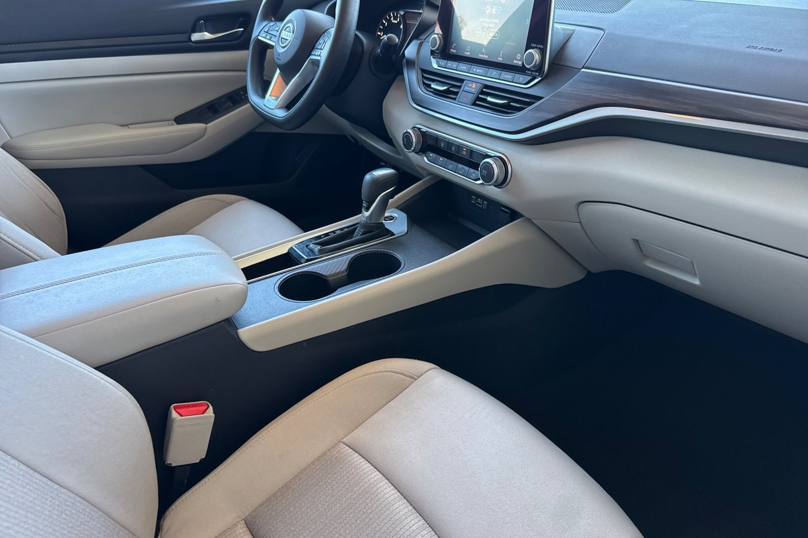2025 Nissan Altima SV - Photo 32