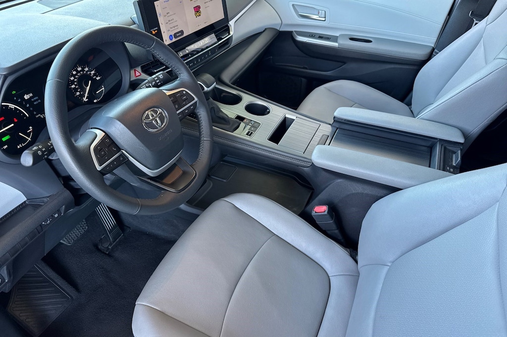 Used 2026 Toyota Sienna XLE Van Passenger Van