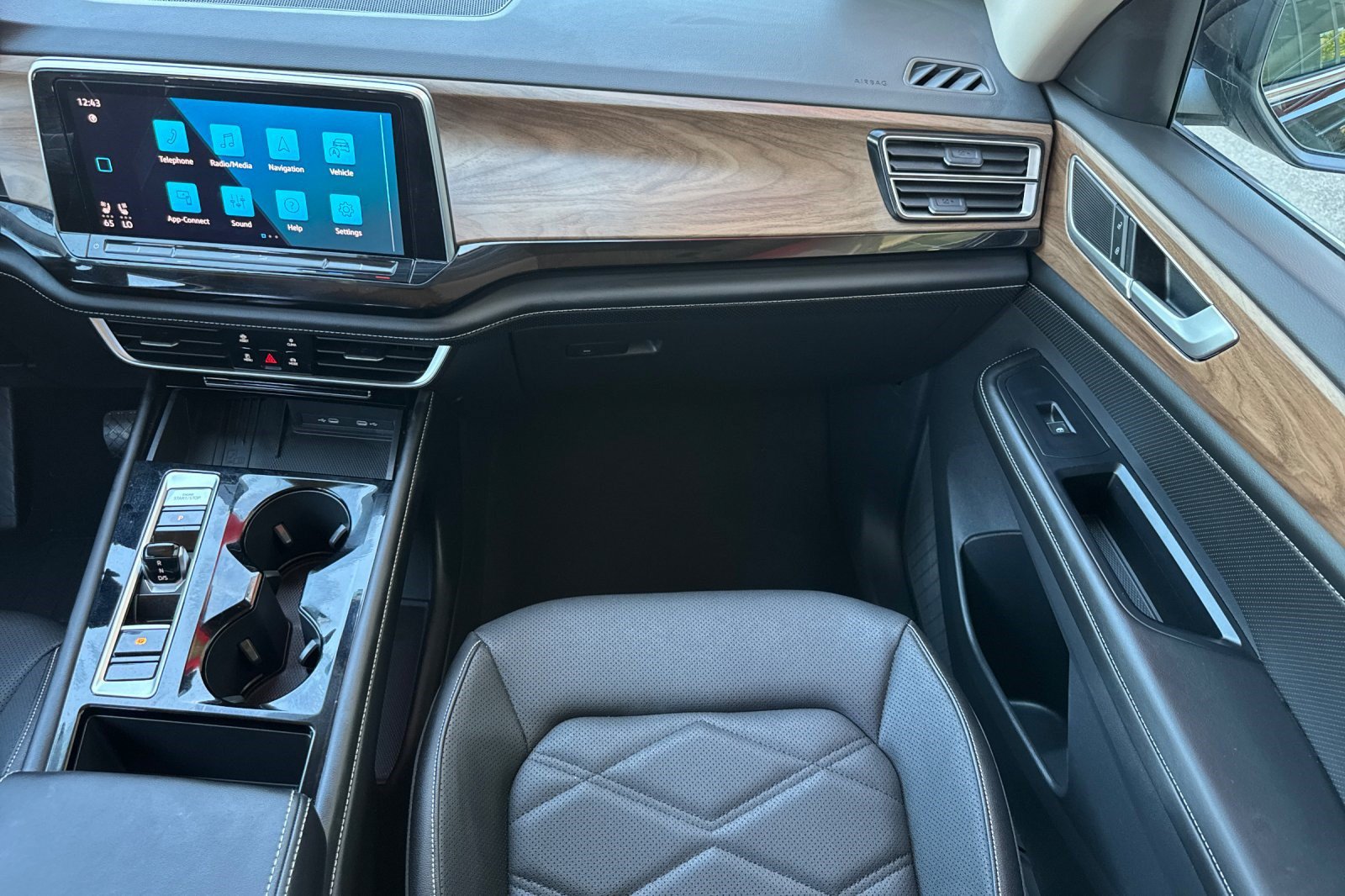 2026 Volkswagen Atlas SE w/Tech - Photo 30