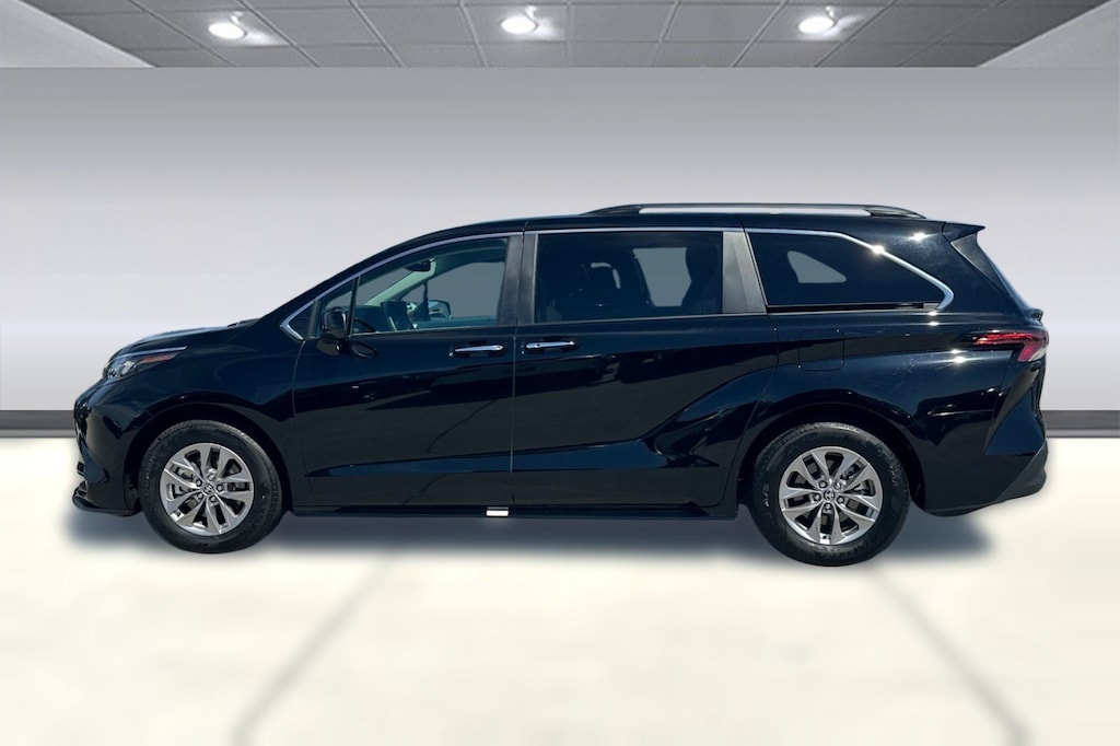 Used 2026 Toyota Sienna XLE Van Passenger Van