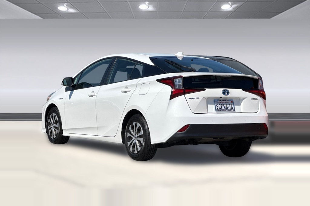 Certified 2022 Toyota Prius L Eco Hatchback