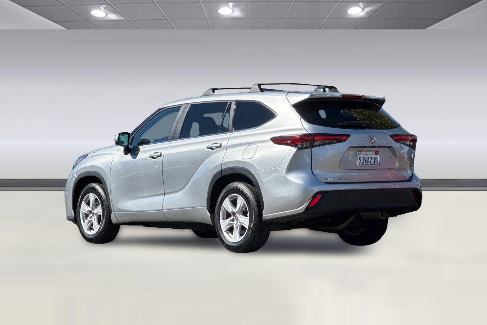 Used 2023 Toyota Highlander LE SUV