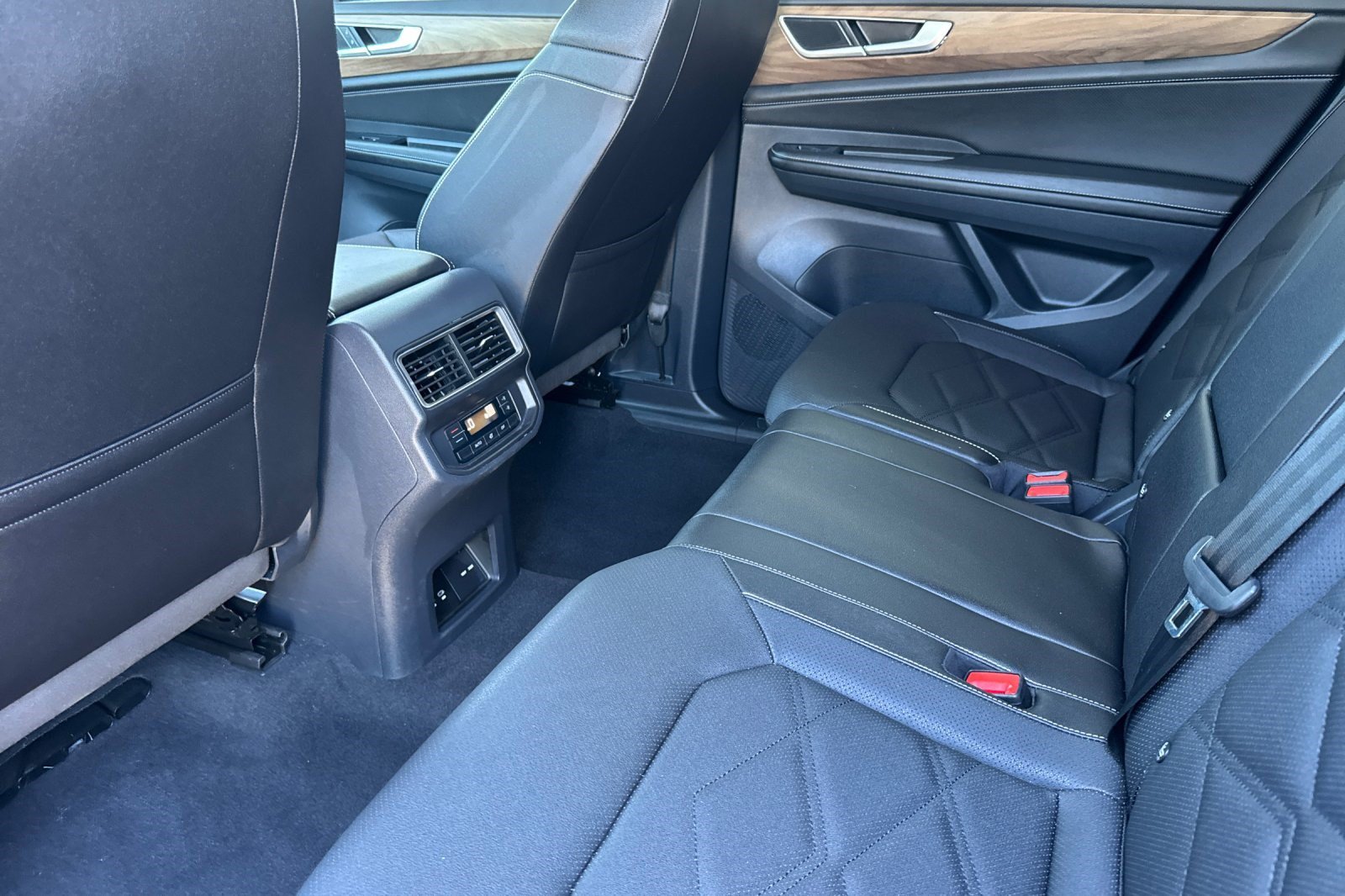 2026 Volkswagen Atlas SE w/Tech - Photo 28