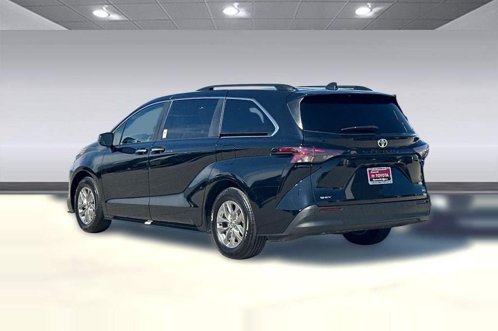 Used 2026 Toyota Sienna XLE Van Passenger Van
