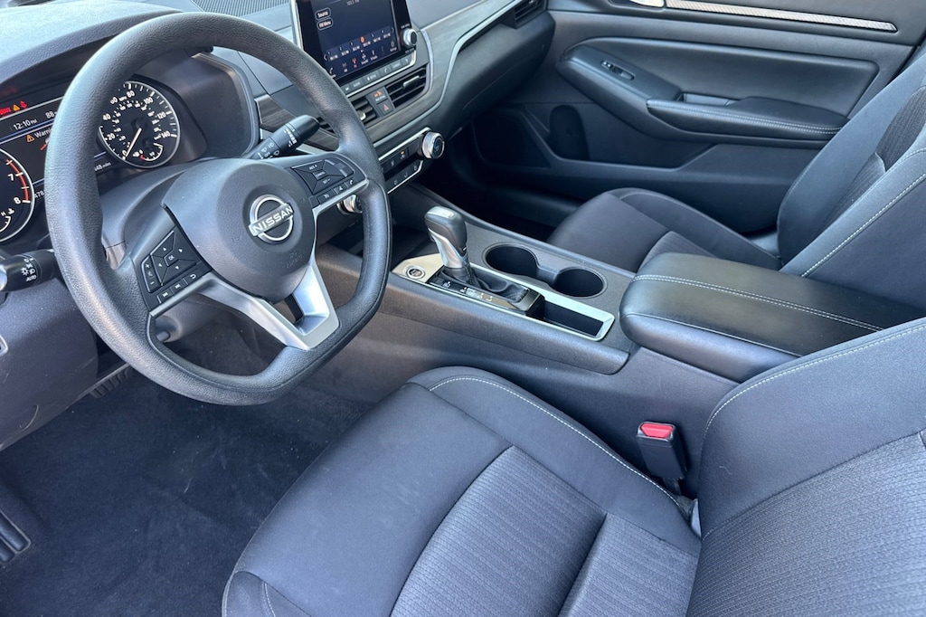 Used 2025 Nissan Altima SV Sedan