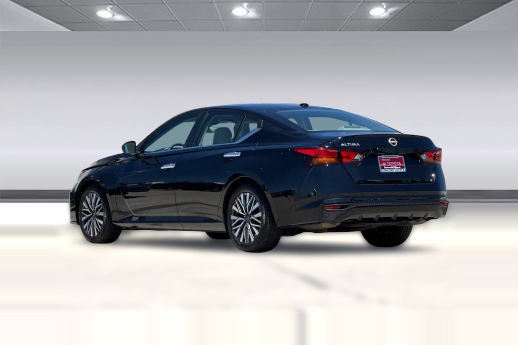 Used 2025 Nissan Altima SV Sedan