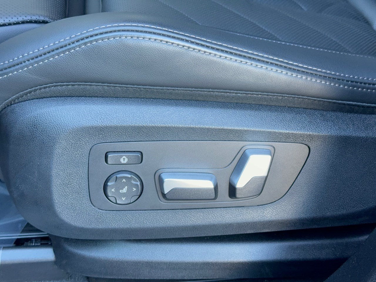 2026 BMW X5 40i - Photo 16