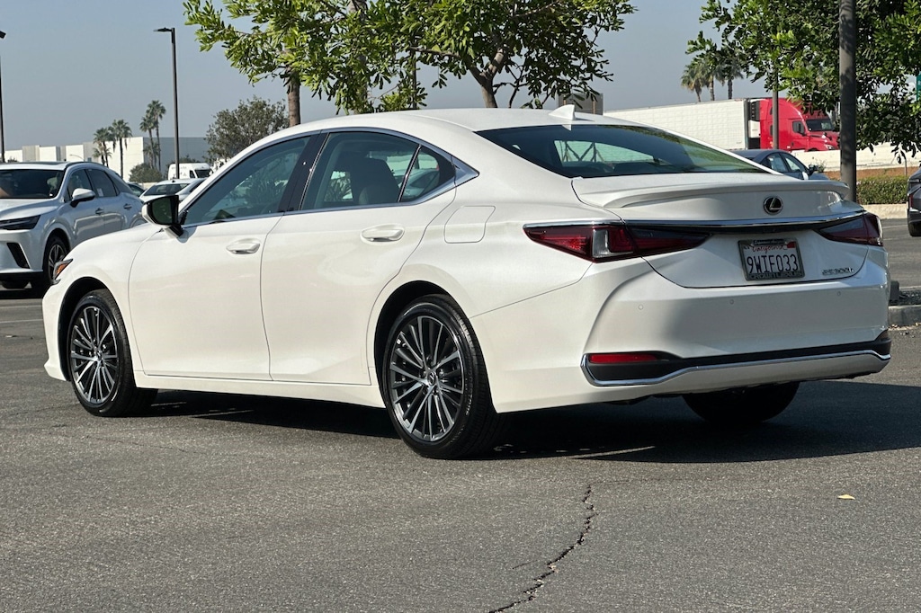 Certified 2025 Lexus ES 300h Base Sedan