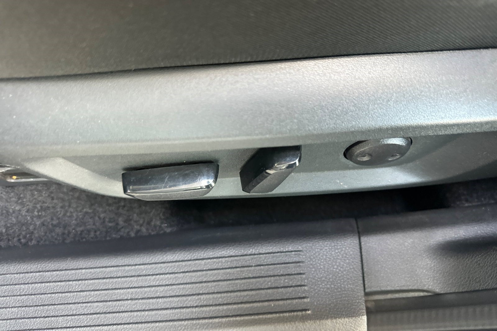 2025 Nissan Rogue SV - Photo 15