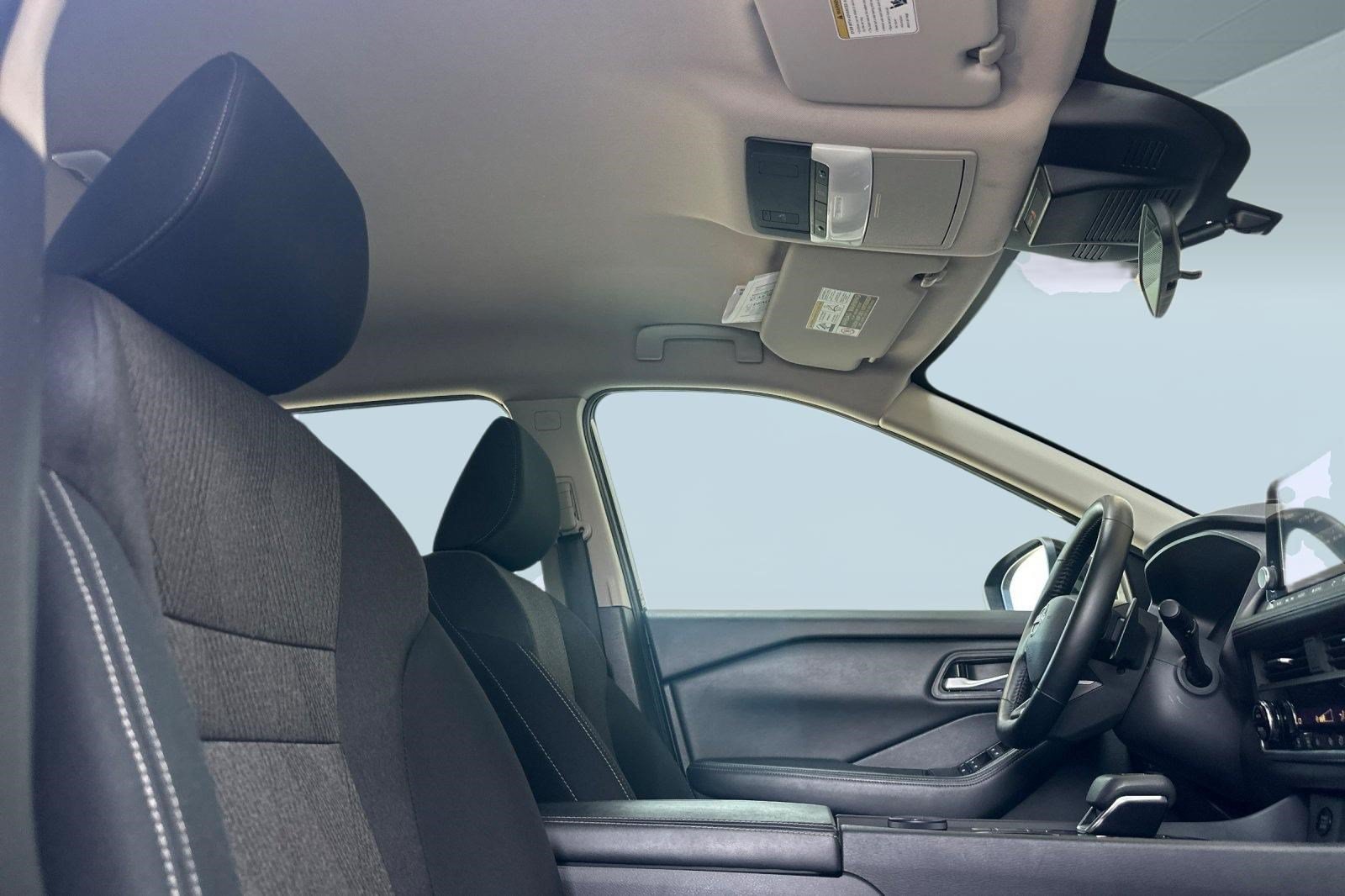 2025 Nissan Rogue SV - Photo 25
