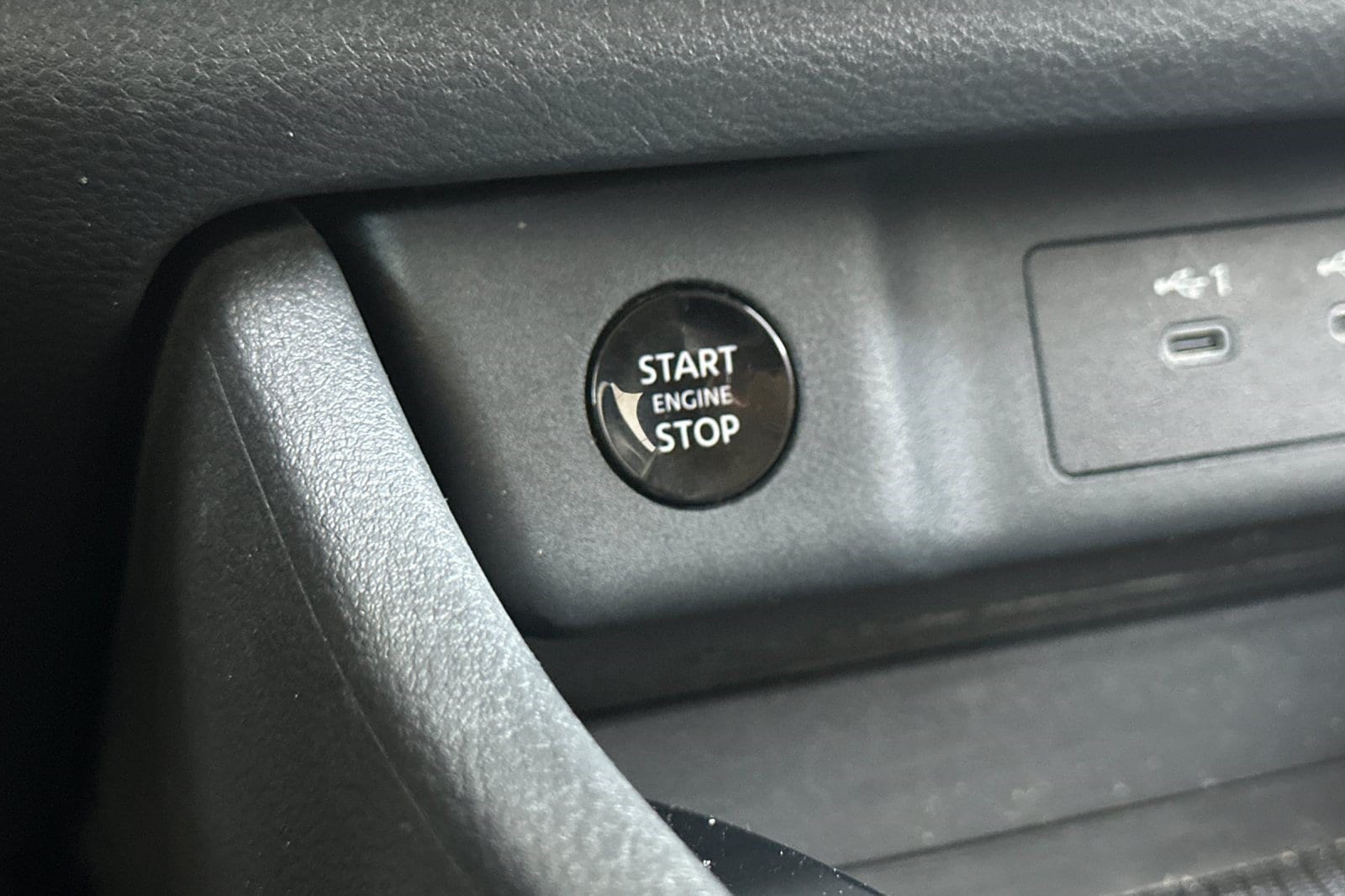 2025 Nissan Rogue SV - Photo 17