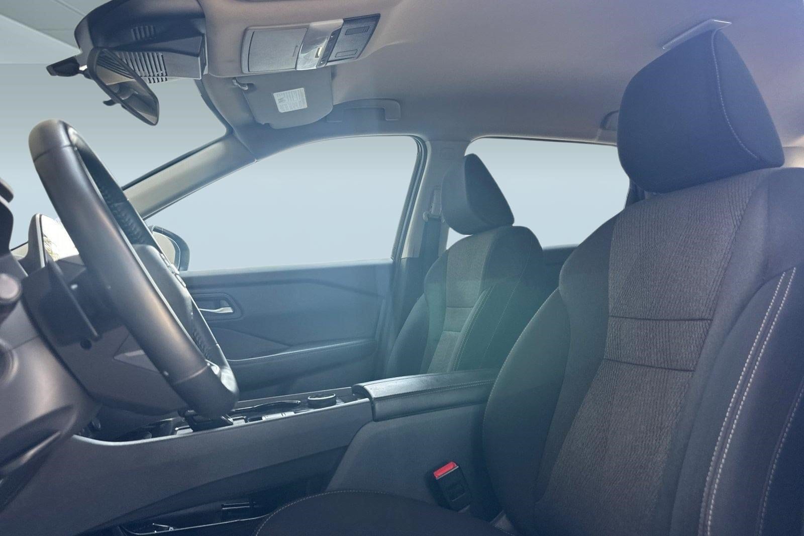 2025 Nissan Rogue SV - Photo 5