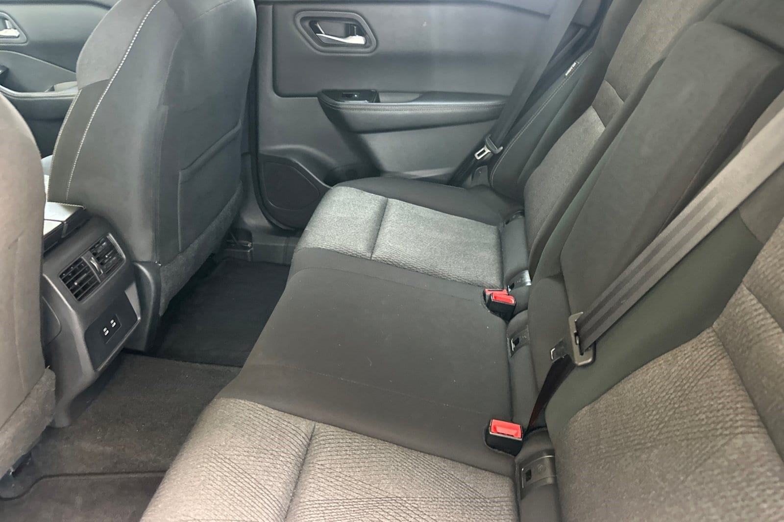 2025 Nissan Rogue SV - Photo 24